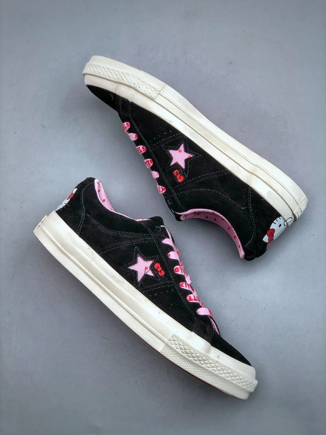 Converse x Hello Kitty One Star Suede Low Sneakers Black/Pink