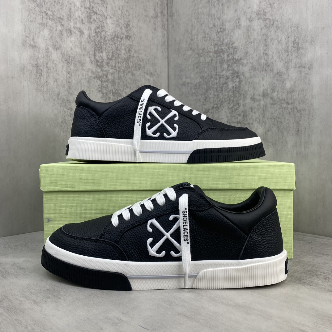 Off-White Low Vulcanized Sneakers Black