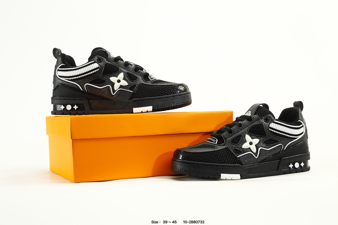 Louis Vuitton Trainer Low Sneakers Black