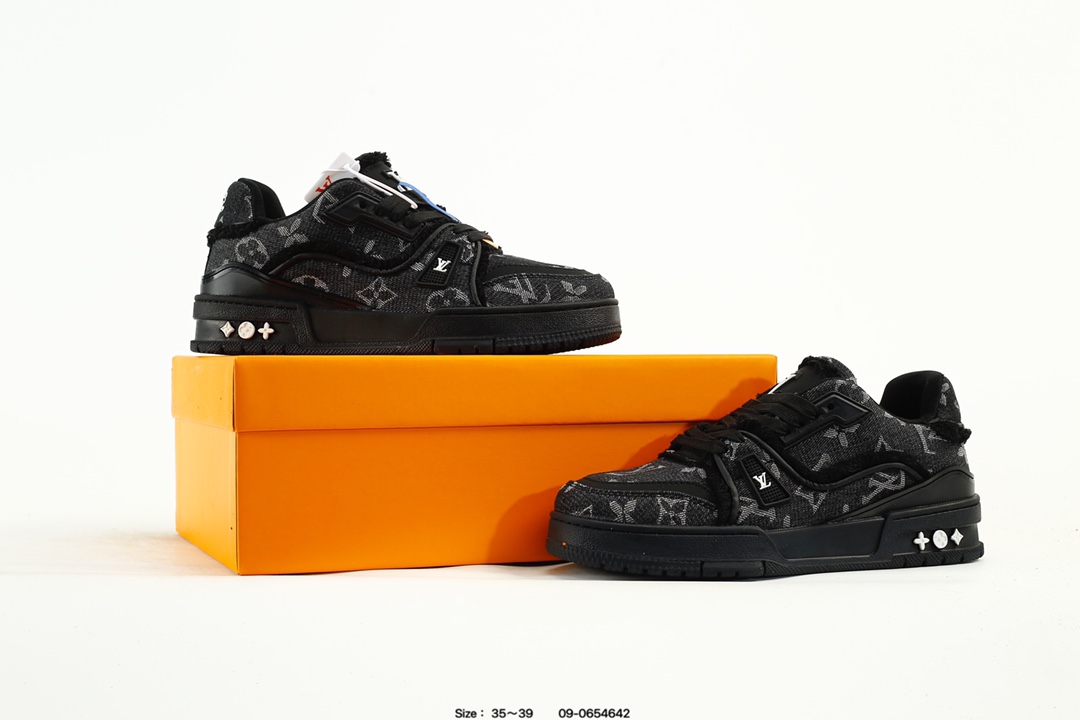 Louis Vuitton Trainer Low Sneakers Black
