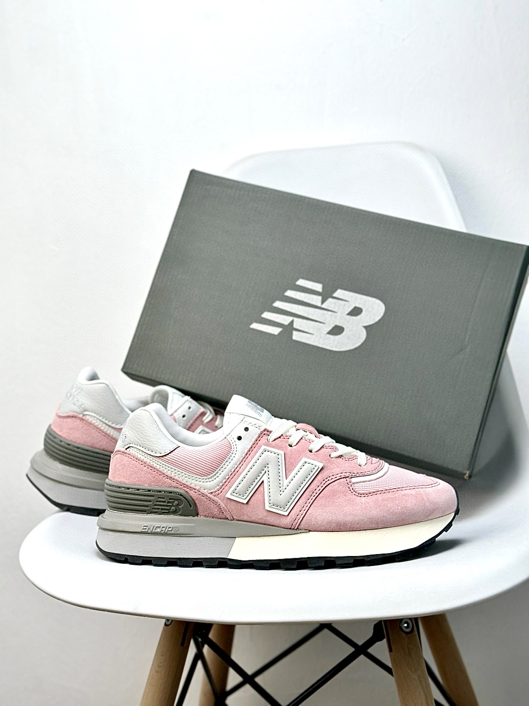 New Balance 574 Retro Sneakers Pink
