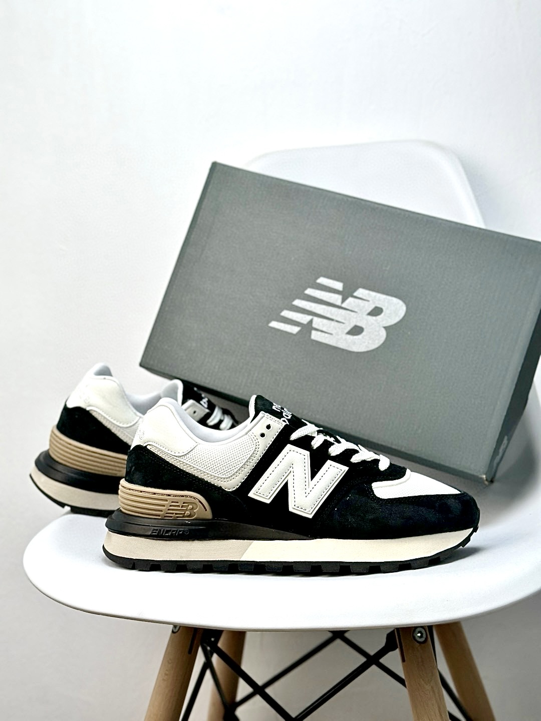 New Balance U574LGRN Retro Runner Black/White