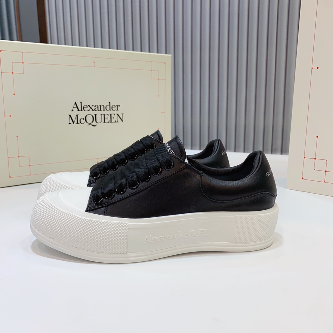 Alexander McQueen Oversized Leather Sneakers Black/White