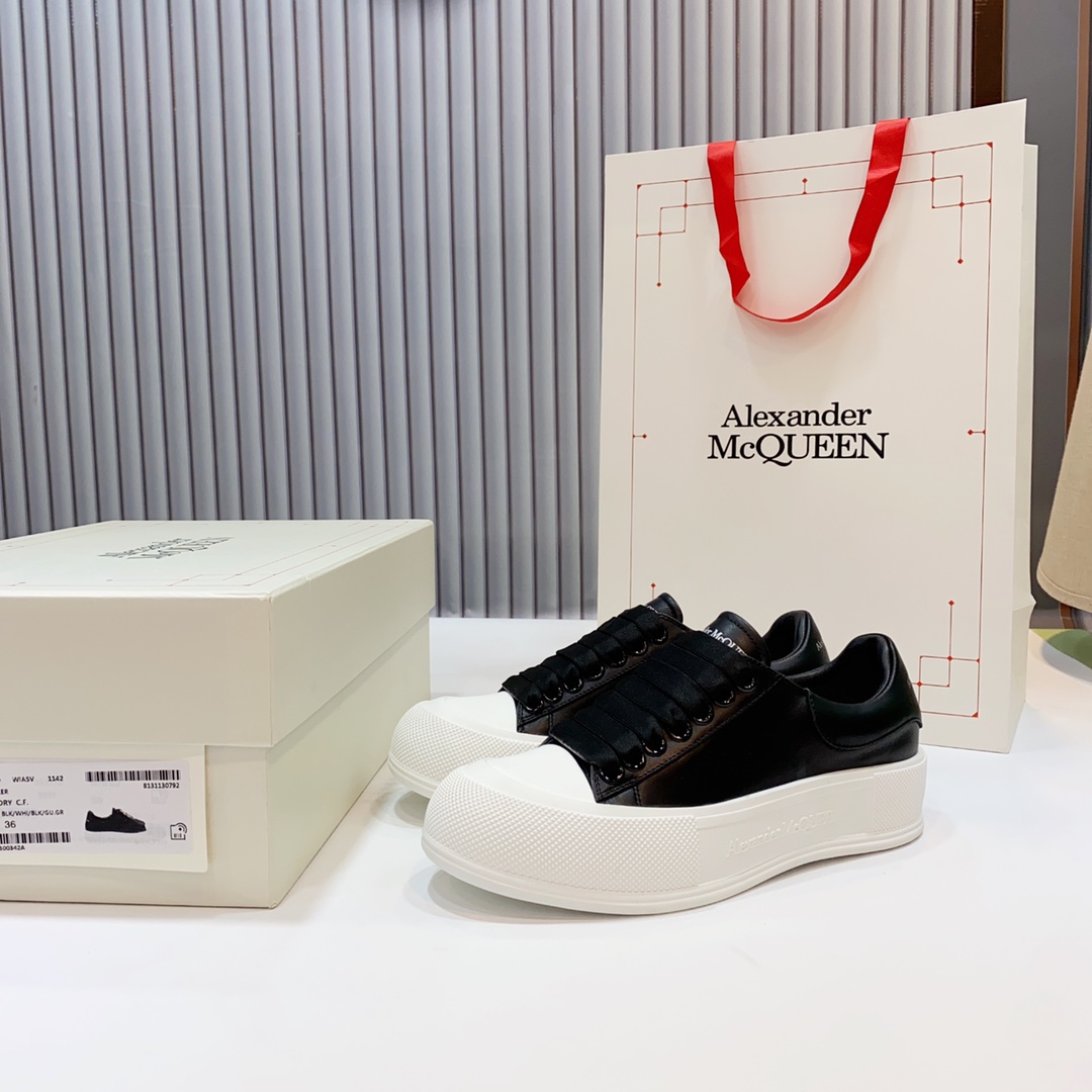Alexander McQueen Oversized Leather Sneakers Black/White