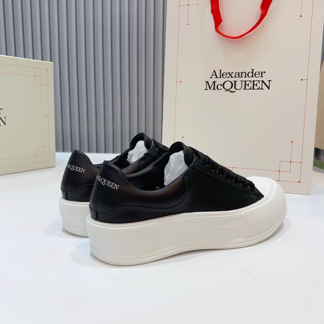 Alexander McQueen Oversized Leather Sneakers Black/White