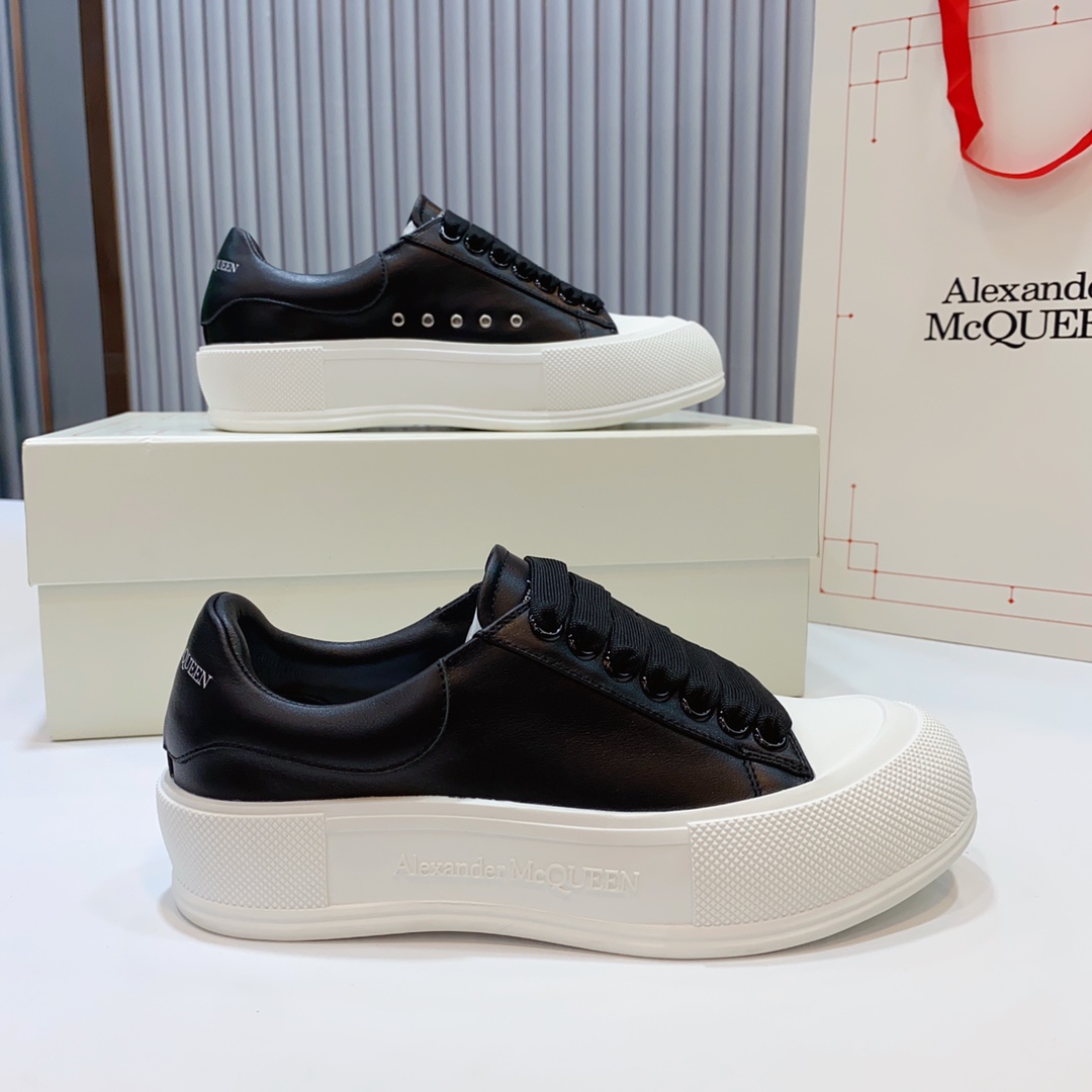 Alexander McQueen Oversized Leather Sneakers Black/White
