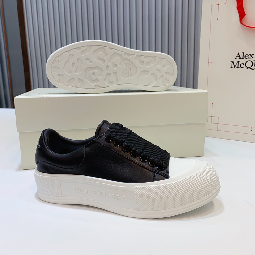 Alexander McQueen Oversized Leather Sneakers Black/White