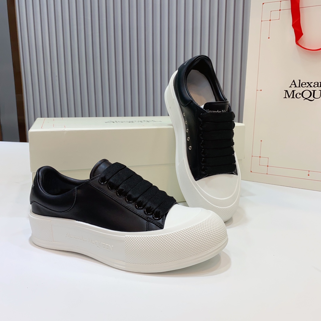 Alexander McQueen Oversized Leather Sneakers Black/White