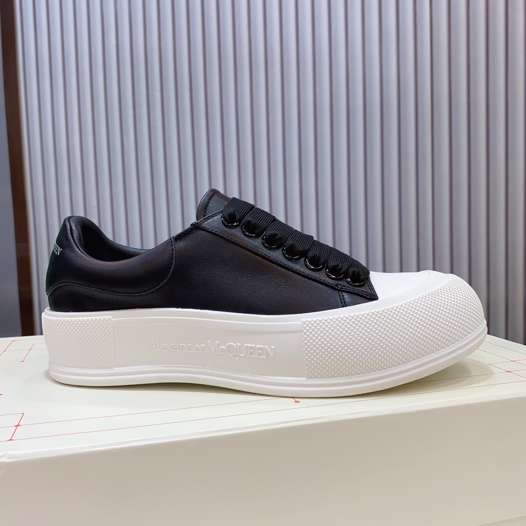 Alexander McQueen Oversized Leather Sneakers Black/White