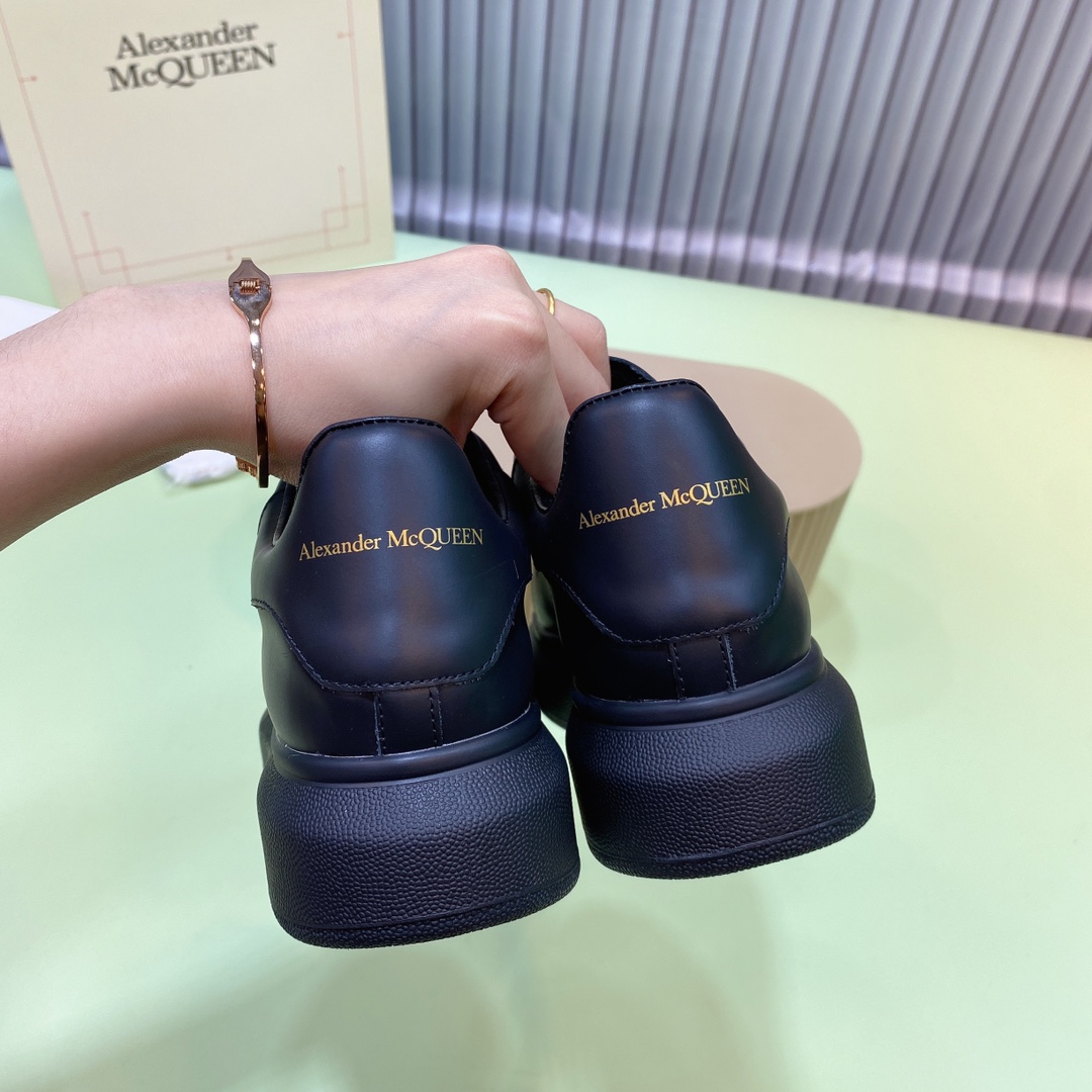 Alexander McQueen Oversized Sneaker Black