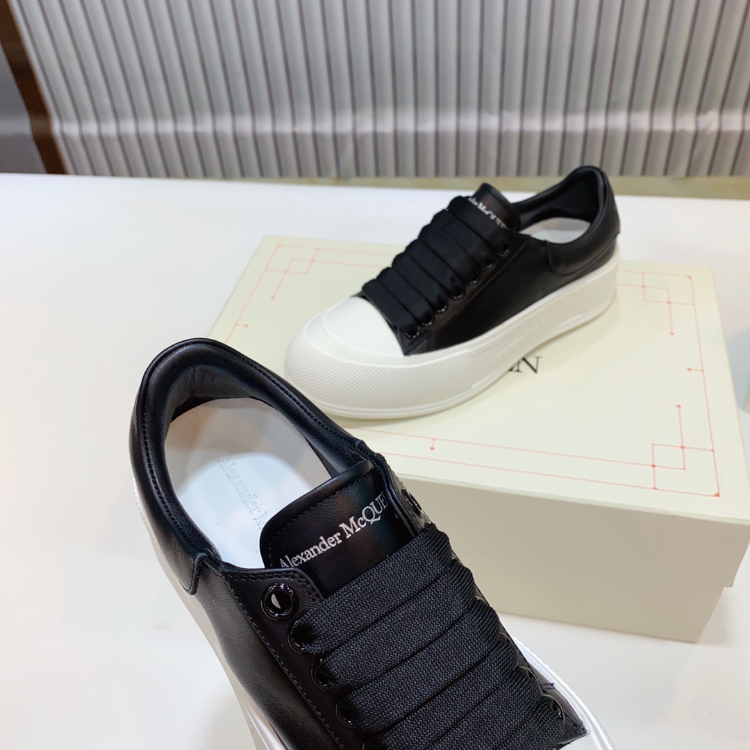 Alexander McQueen Oversized Leather Sneakers Black/White